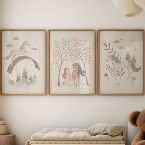 Einhorn Kinderzimmer Prints: Regenbogen, Pilze, Waldpflanzen (3er Set) Bild 1