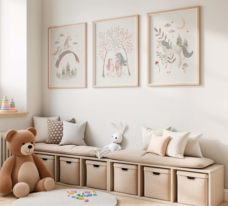 Einhorn Kinderzimmer Prints: Regenbogen, Pilze, Waldpflanzen (3er Set) Bild 2