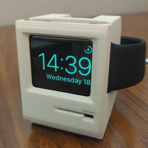 Apple Watch-ställladdare – Retro klassisk Mac-docka, tvådelad design håller laddningspuck
