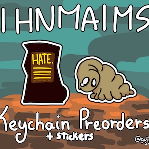 Może przedstawiać: Kreskówkowa ilustracja brązowego stworzenia przypominającego robaka z czarnym obrysem. Robak znajduje się na brązowej powierzchni z tekstem "Keychain Preorders!! + stickers" w kolorze czarnym. Tekst "I HNMAIMS" jest biały na turkusowym tle. Brązowe pudełko z napisem "HATE." w kolorze żółtym znajduje się po lewej stronie obrazu.
