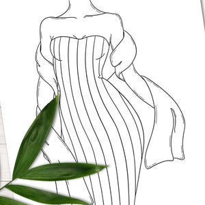 Op de afbeelding: Lijntekening van een persoon die een strapless jurk draagt met verticale strepen en een lange, vloeiende sjaal. De tekening is in zwart-wit.