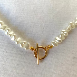 White pearl necklace like freshwater pearls