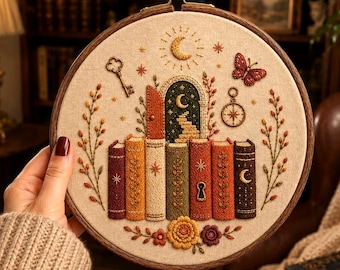 Kit de bordado Libros Mágicos para Principiantes – Patrón de bordado a mano de fantasía acogedora. Luna, Libros y Llave / Patrón soluble en agua. Kit de manualidades DIY.