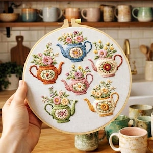 Kit de bordado de tetera floral para principiantes, juego de bordado a mano preimpreso de 20 cm, regalo para amantes del té con estilo cottagecore, envío el mismo día. imagen 1