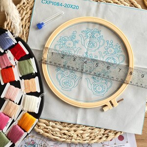 Kit de bordado de tetera floral para principiantes, juego de bordado a mano preimpreso de 20 cm, regalo para amantes del té con estilo cottagecore, envío el mismo día. imagen 5
