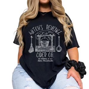 Camiseta Witch Halloween Comfort Colors®, linda camisa espeluznante retro rústica, Scary Coven Spell brujas elaboran tapa de caldero, regalo de Salem Witch