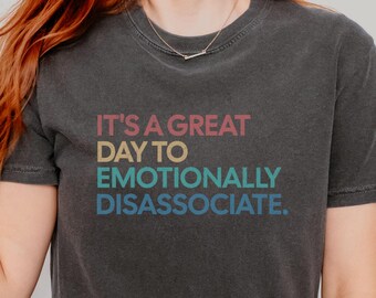 Maglietta "Emotivamente Dissociato", Maglietta Unhinged Comfort Colors®, Maglietta Divertente sulla Salute Mentale, Ansia da Sovrastimolazione, Maglietta Sarcastica sull'Adulti