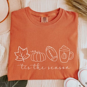 Tis the Season Fall Football Shirt, Thanksgiving Football Comfort Colors® Tee, Autumn Game Day T-Shirt, Pumpkin Latte Season,Sports Mom Gift