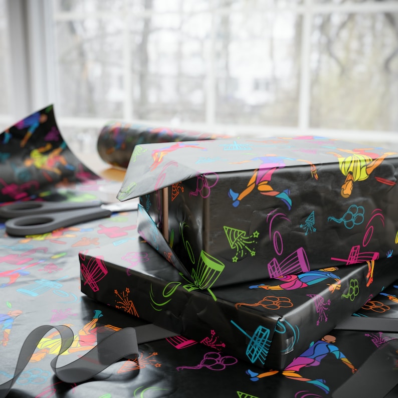 Disc Golf Wrapping Paper, Disc Golf Gifts for Him, Frisbee Golf Player Birthday Gift, Funny Wrapping Paper Roll, Disc Golf Basket Gift Wrap image 2