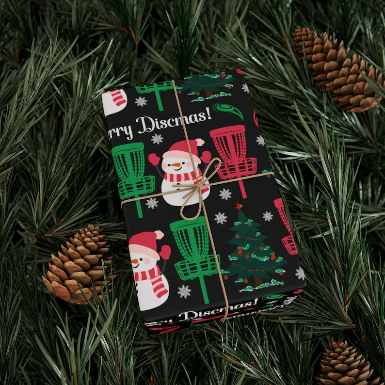 Disc Golf Christmas Wrapping Paper, Disc Golf Gifts, Frisbee Golf Player Gift, Funny Wrapping Paper Roll, Festive Disc Golf Basket Gift Wrap zdjęcie 6