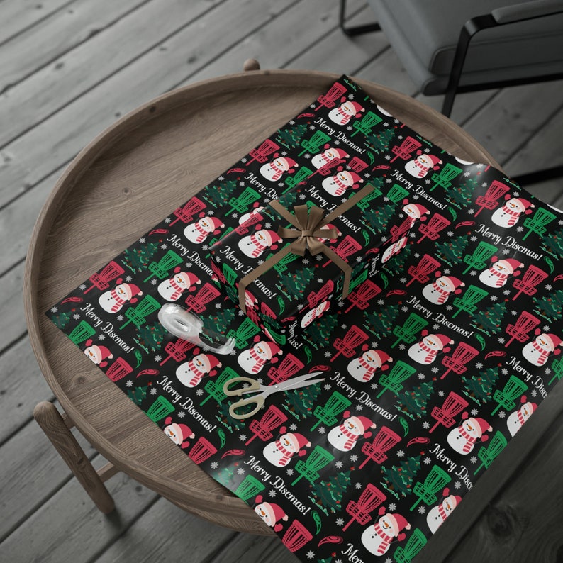 Disc Golf Christmas Wrapping Paper, Disc Golf Gifts, Frisbee Golf Player Gift, Funny Wrapping Paper Roll, Festive Disc Golf Basket Gift Wrap zdjęcie 3