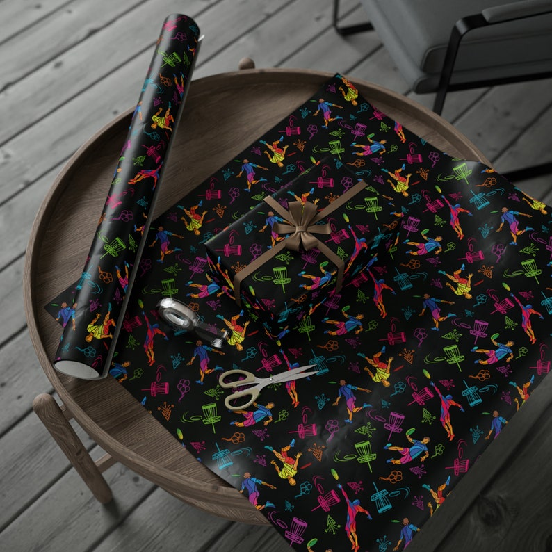 Disc Golf Wrapping Paper, Disc Golf Gifts for Him, Frisbee Golf Player Birthday Gift, Funny Wrapping Paper Roll, Disc Golf Basket Gift Wrap image 3
