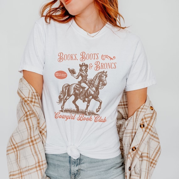 Bookish Cowgirl Shirt, Retro Cowboy Romance Book Lover Graphic Tee, Western Reader Book Club Gift, Booktok Merch, Country Girl Bookworm Gift