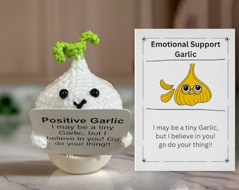 positive Garlic with a message, emotional support crochet, Handmade toy Garlic with cheer up quote, gift for her, desk decor, dad gift