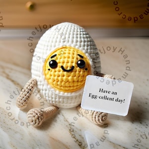 Ovo de crochê feito à mão com cartão "Have an Egg-cellent Day!" – Presente positivo divertido, decoração de mesa fofa, presente único para animar, presente para amantes de ovos