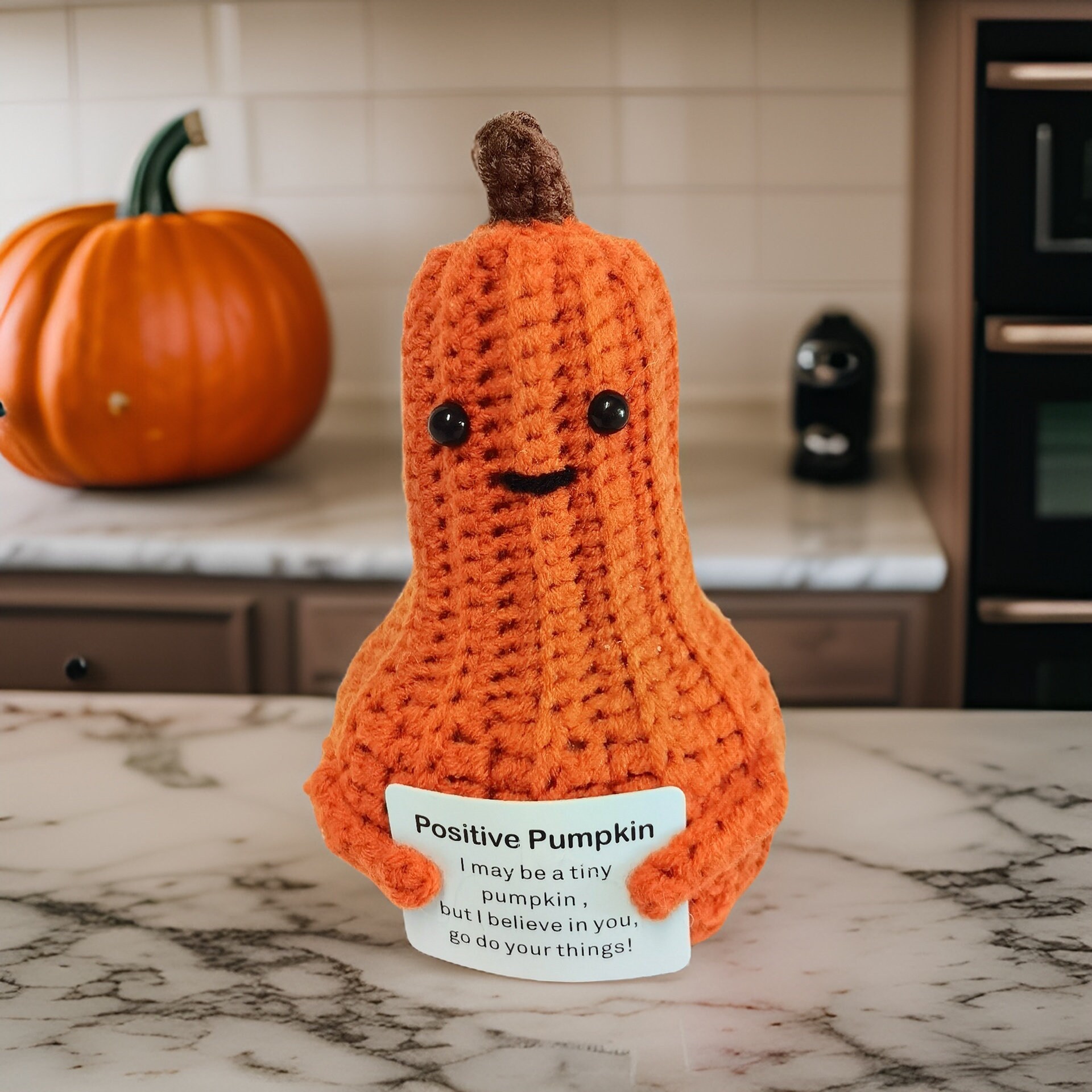 Handgehäkelter Kürbis-Plüsch Mit Motivationskarte | Süßes Halloween & Thanksgiving Dekor | Emotional Support Geschenk