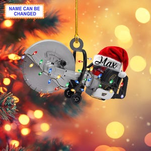 Sierra de hormigón portátil con nombre personalizado y gorro de Papá Noel, adorno de luces navideñas, decoración colgante para árbol de Navidad, adorno navideño, adorno plano