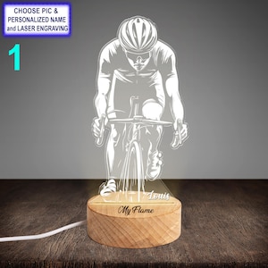 Anpassad nattlampa för cyklister med namngravyr – Personlig LED-lampa, lasergraverad present till cykelälskare, nattlampa i bokträ