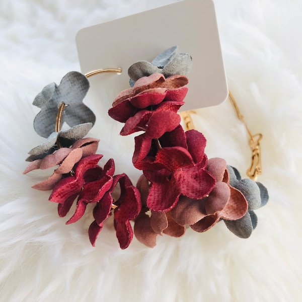 Blühende Eleganz Blumen Hoop Ohrringe - Stoff Blume Schmuck in Herbst Tönen QHcute Handgefertigt für Boho Chic Stil