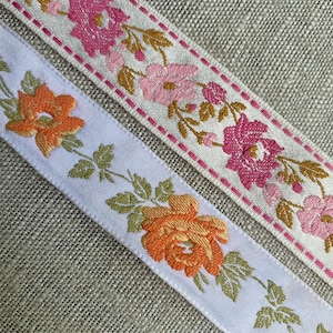 Mid Century Vintage französische Bänder, Knospen oder Rosen