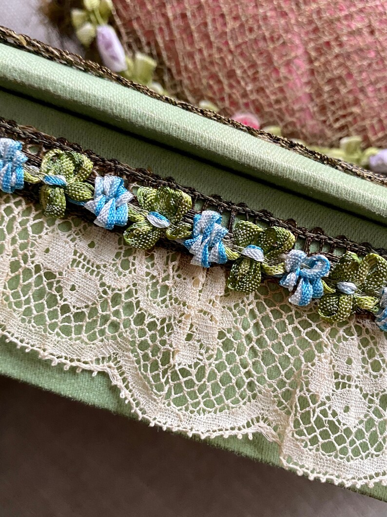 French Rococo Flower Antique Trim