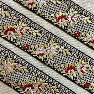 Antique Ribbon Trim Bestickte Florals