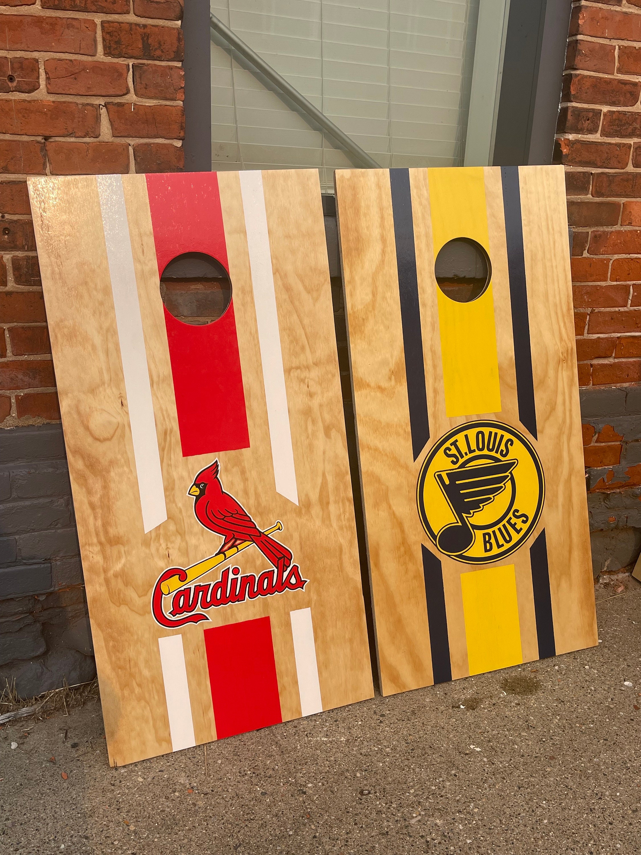New St. Louis Cardinals cornhole set. With 3D printed cup holders,  scoreboard, and lights. : r/Cornhole
