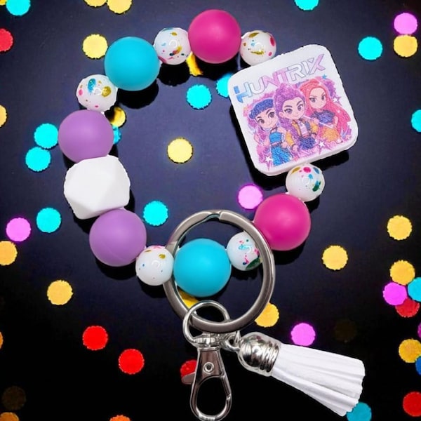 Chaveiro de pulso elástico colorido com pingente de 7,5" dos heróis demoníacos do Kpop