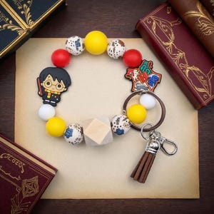 ウィザードガイとウィザードスクールのシリコンビーズ付き伸縮性リストレット（円周8インチ）