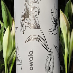 Lily Engraved Owala Water Bottle: Personalized Flower Design