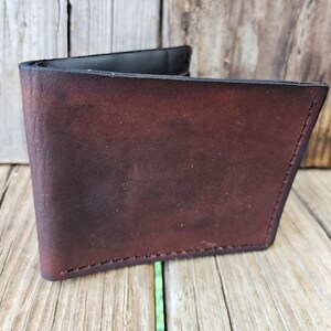 Cartera plegable clásica de piel marrón