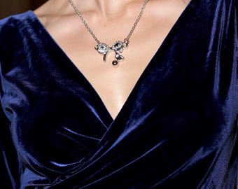 Sparkling Crystal Bow Pendant Necklace – Elegant Silver Statement Piece