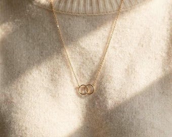 Gold plated Interlocking Circles Necklace ,Minimalist Linked Rings Pendant