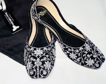 Chaussures De Mariage Homme Asiatiques (Khusa) - Rouge Et Argent - Taille UK 6.5/7 - Soie, Fait Main - Portées Une Fois