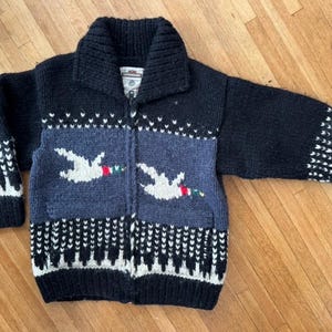 Vintage Cowichan hand knit cardigan zip up with bird geese motif - size 42