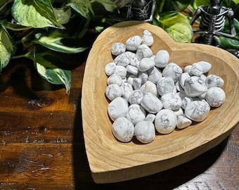 Howlite Tumbled Crystal, 20-45 mm