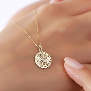 14K Gold Round Heart Necklace | Lucky Clover Charm Jewelry | Minimalist Gold Necklace | Gift for Her | Valentine&#39;s Day