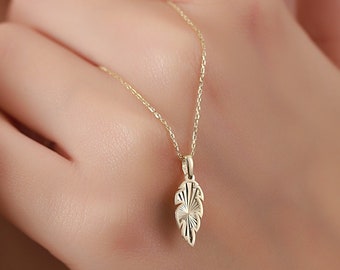 14K Gold Leaf Pendant Necklace | Nature-Inspired Jewelry