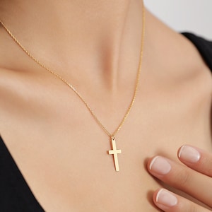 Elegante 18K Gold Vermeil Tiny Cross Halskette für Frauen | Minimalistischer religiöser Schmuck | Zarte Gold Kreuz Halskette | Geschenk für Ihn