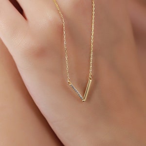 Collar de tira de diamantes de oro de 18 quilates para mujer / Collar en forma de V de oro macizo / Joyería elegante de oro / Elegante detalle de diamante / Regalo para ella