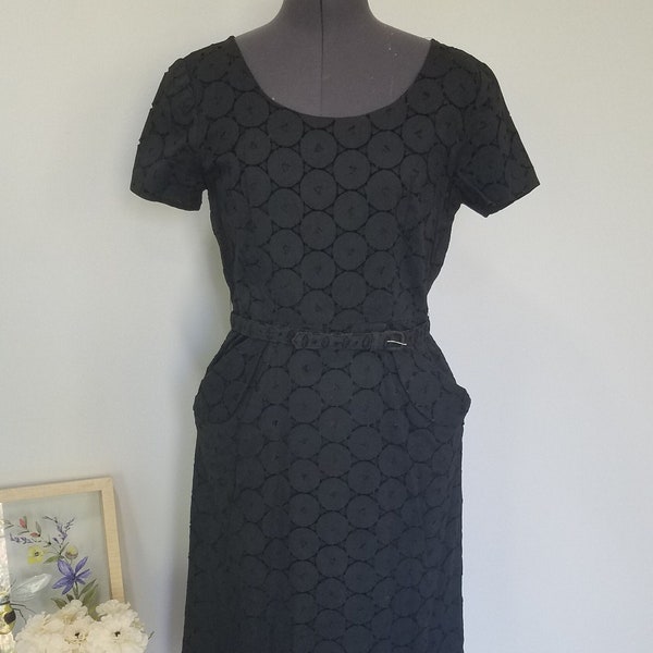 Vintage 1950s Ann Colby Women's Black Dress / Size 12 / Belt / Short Sleeves Geometric Circles Velvet / Pockets / Side Zipper / Cocktail