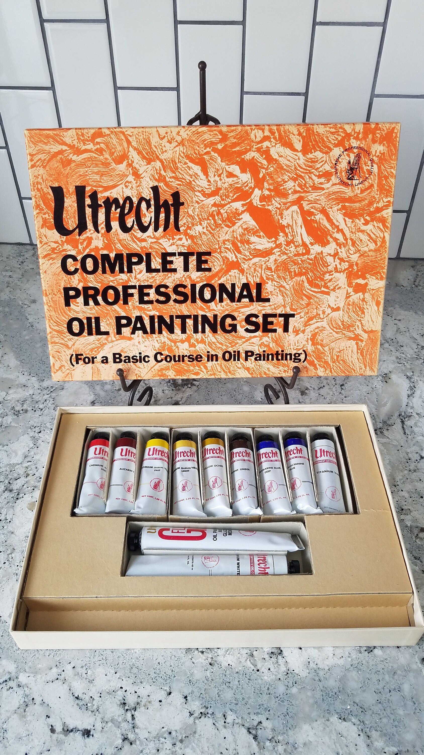 Utrecht Artists' Oil Paint Set, Deluxe Wood Box & Easel Kit - Set