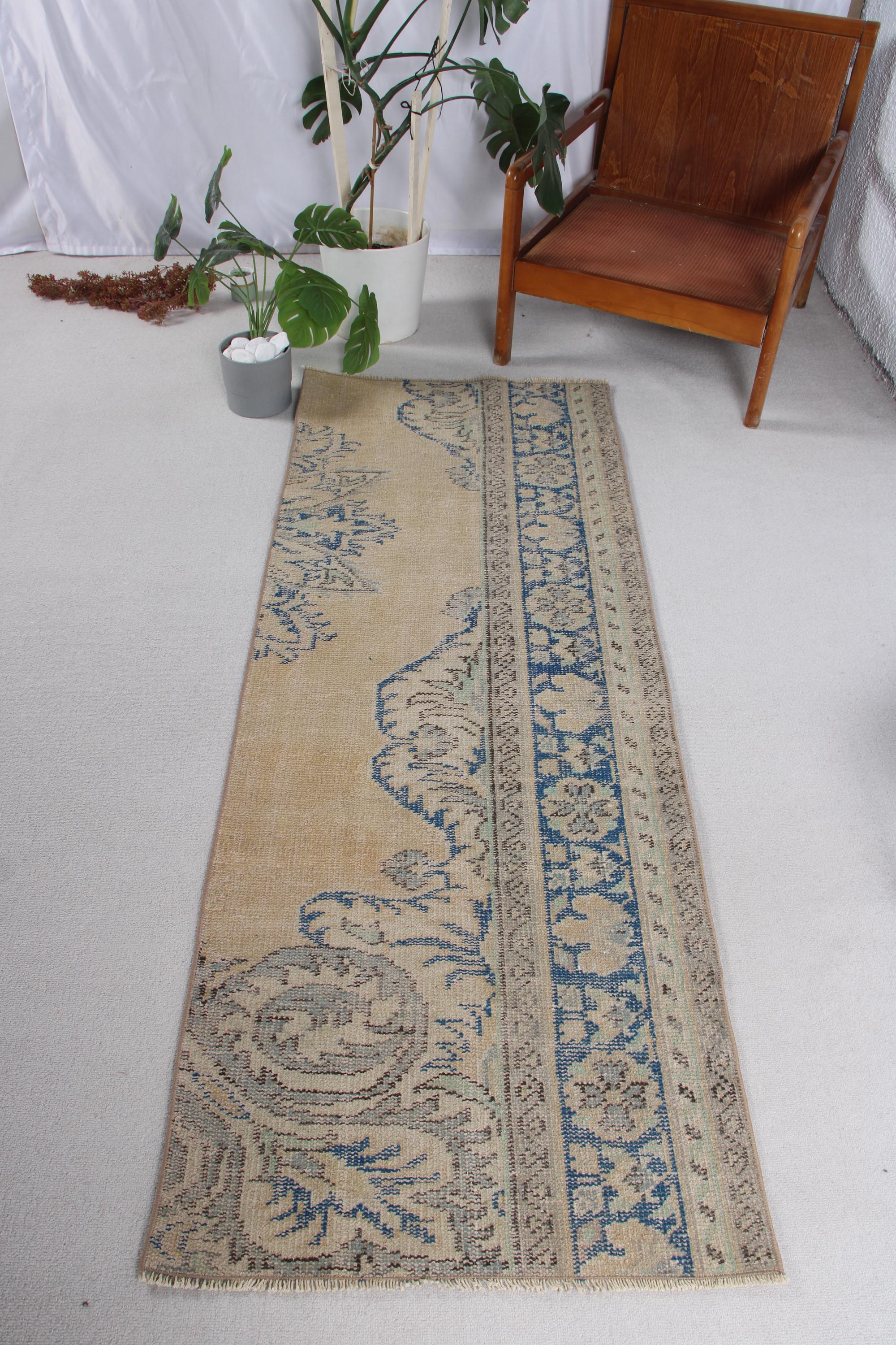 ヴィンテージ トルコ ランナー ラグ、ベージュとブルーの花柄デザイン