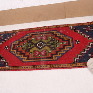 Vintage Turks kelimtapijt, geometrisch ontwerp, klein tapijt, handgeweven tapijt, rood en blauw, boho-decor, 53 x 104 cm, tapijt 2 x 3 ft, halmat