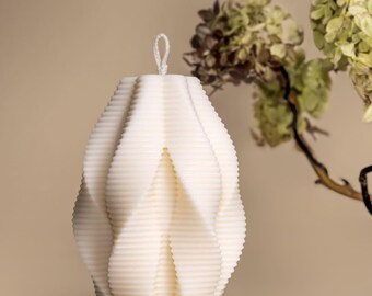 Geometrische Sojakerze - handgefertigte Ripple-Skulptur, modernes Dekor