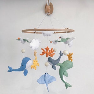 Felt mobile | baby mobile | nursery mobile | dolphin mobile | whale mobile | soft mobile | ocean mobile | sea mobile