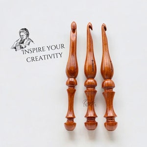 Ensemble à tricoter artisanal en bois de 7 crochets 4-10 mm, cadeau pour grand-mère et mère, ensemble d'accessoires vintage au crochet incurvés à la main couleur marron