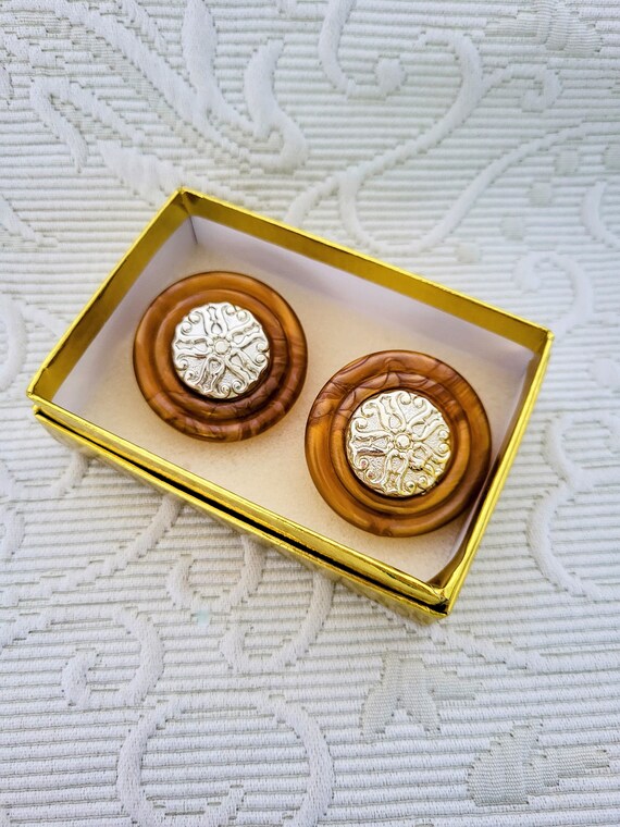 Large Round Button Style Goldish Tortoiseshell-li… - image 7
