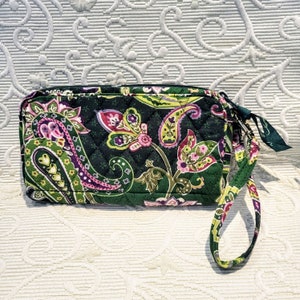VERA BRADLEY Bolsa cosmética de pulsera verde Chelsea con cremallera/Bolsa cosmética de algodón acolchado con patrón de Paisley rosa verde/Regalo para ella?No.249