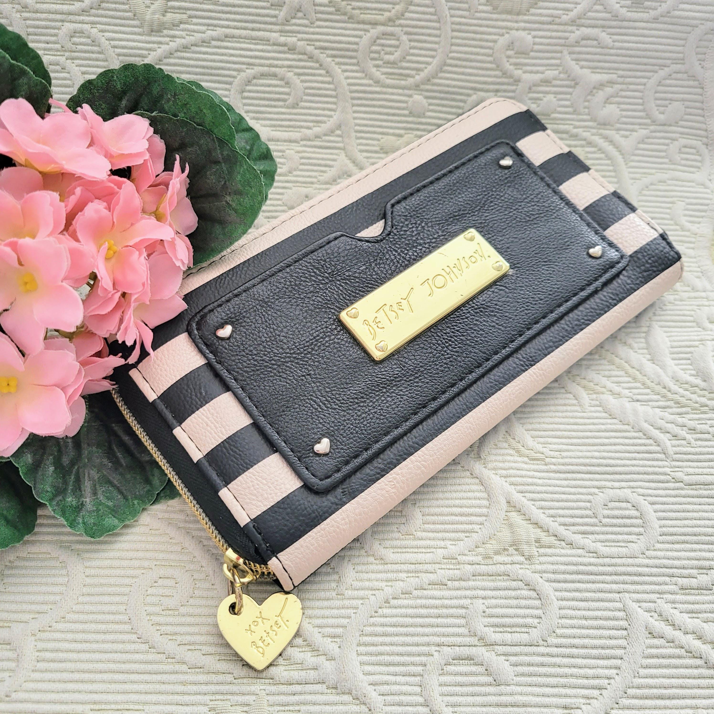 BETSEY JOHNSON Gold Signature Faux Leather Unique Rare Find Large Wallet roome Zipper Closure Elegant Designer Wallet gift for Her no.338 Etsy